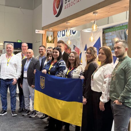 (UA) UDAZ презентує інноваційні технології вирощування часнику на Fruit Logistica 2025 у Берліні